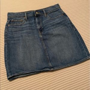 Gap medium wash denim skirt size 29